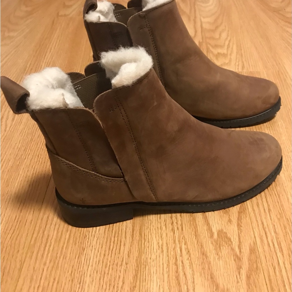 Emu Waterproof Suede ankle boots 10
